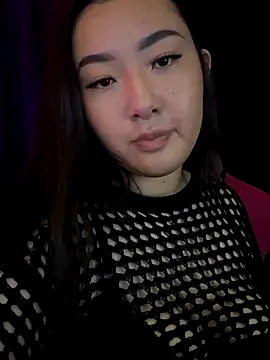 Snapshot of Kewley chatting on November 2025 11:43:02 PM Kewley online show from November 2025 11:43:02 PM