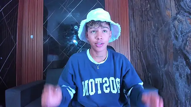 Snapshot of Timmy_Kiing_ chatting on November 2025 08:30:01 PM Timmy Kiing online show from November 2025 08:30:01 PM