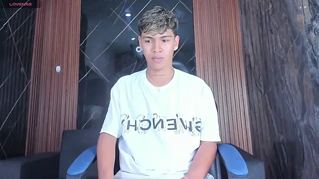 Snapshot of Timmy_Kiing_ chatting on November 2025 08:33:02 PM Timmy Kiing online show from November 2025 08:33:02 PM