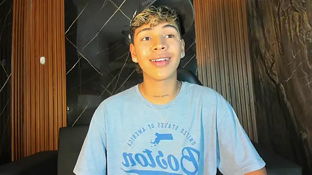 Snapshot of Timmy_Kiing_ chatting on December 2025 08:39:01 PM Timmy Kiing online show from December 2025 08:39:01 PM