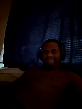 Snapshot of CrookedBeaut chatting on November 2025 02:32:02 PM CrookedBeaut online show from November 2025 02:32:02 PM