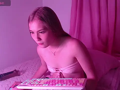 LIA BAKE online show from November 2025 03:17:02 AM