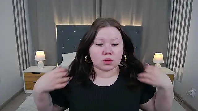 EvaNova  online show from December 2025 04:18:02 AM