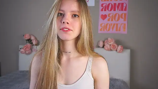 Snapshot of TiffinyMergist chatting on November 2025 07:37:02 PM TiffinyMergist online show from November 2025 07:37:02 PM