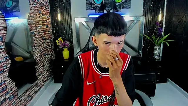 Arthur Loui online show from November 2025 07:56:02 PM