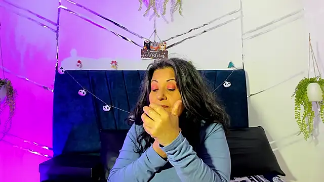 Victoriaa Anderson online show from December 2025 03:42:01 PM