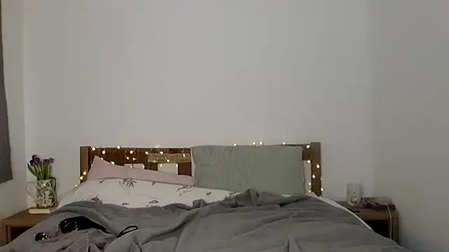 Snapshot of elizaluck chatting on November 2025 02:20:01 PM elizaluck online show from November 2025 02:20:01 PM