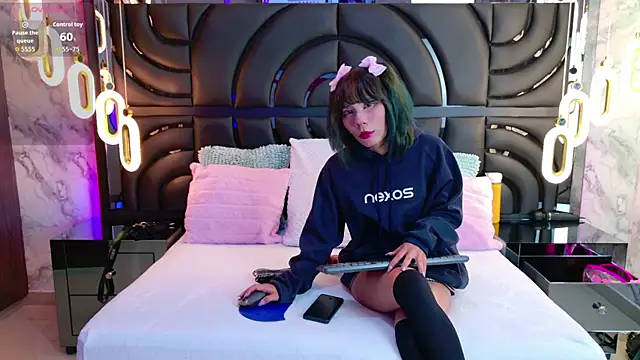 Snapshot of BunnySexyy18 chatting on December 2025 07:18:01 PM BunnySexyy18 online show from December 2025 07:18:01 PM