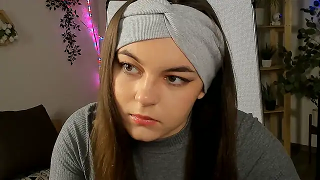 Snapshot of FrancescaCavaliere chatting on November 2025 09:09:02 AM FrancescaCavaliere online show from November 2025 09:09:02 AM