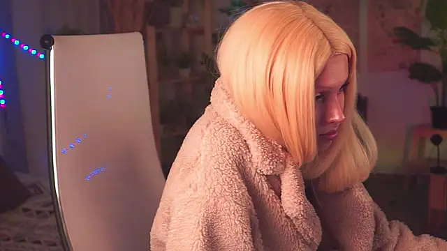 Snapshot of FrancescaCavaliere chatting on November 2025 09:44:02 AM FrancescaCavaliere online show from November 2025 09:44:02 AM