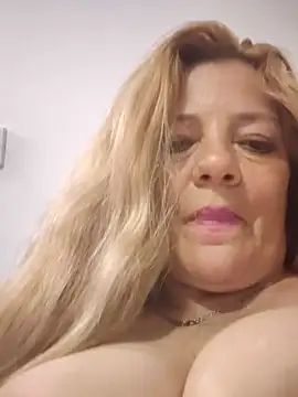 karlaanqui1 online show from February 2026 10:25:02 PM