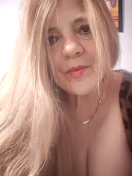 karlaanqui1 online show from April 2026 10:57:02 AM