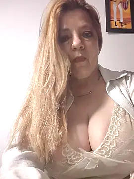 karlaanqui1 online show from April 2026 09:35:02 AM