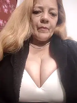 karlaanqui1 online show from June 2026 07:10:01 AM