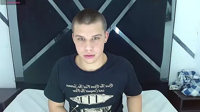 Liam York  online show from November 2025 03:34:02 PM