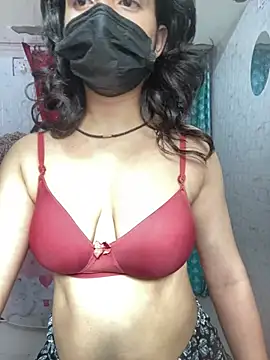 Snapshot of Red_Queen_11 chatting on March 2026 03:32:02 AM Red Queen 11 online show from March 2026 03:32:02 AM