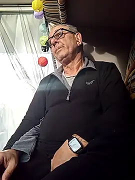 andy-1961 online show from November 2025 08:13:02 AM