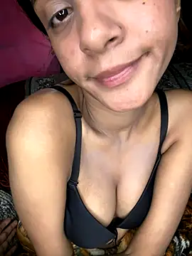 Snapshot of Your___Moonlight chatting on December 2025 08:02:01 PM Your Moonlight online show from December 2025 08:02:01 PM