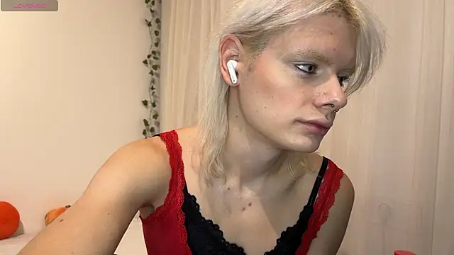 MollyChloe online show from November 2025 05:28:02 PM