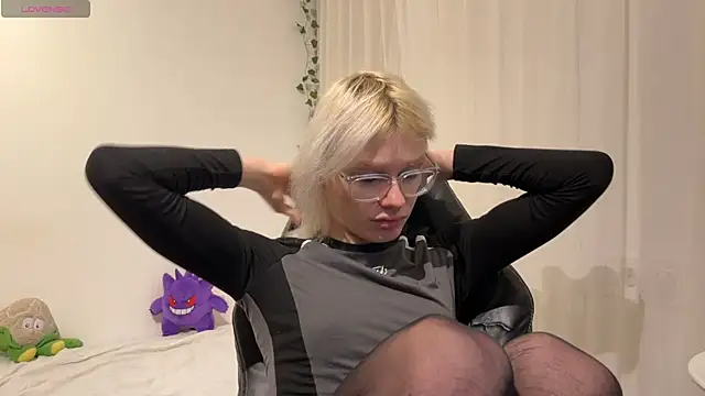 MollyChloe online show from December 2025 06:24:02 PM