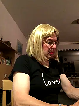 simone xdressing online show from October 2025 11:22:02 PM