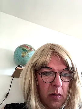 simone xdressing online show from November 2025 10:08:02 AM