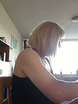 simone xdressing online show from July 2026 06:18:01 PM