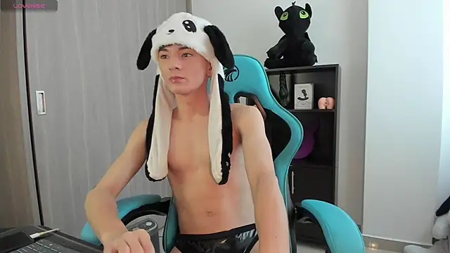 Snapshot of RYO_BLEU_ chatting on May 2026 08:27:01 PM RYO BLEU online show from May 2026 08:27:01 PM