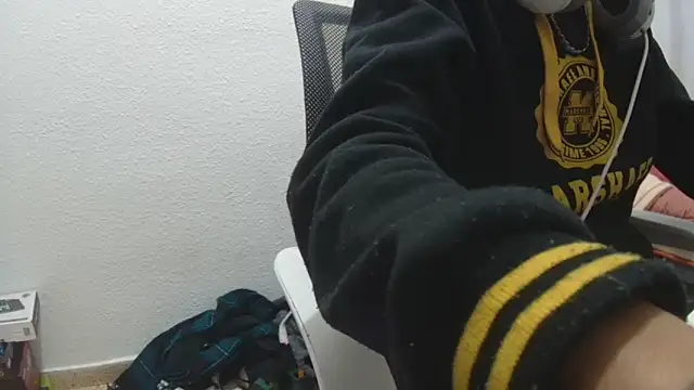 Calavera2001 online show from December 2025 04:03:02 PM