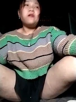 Snapshot of m-mbae chatting on February 2026 12:39:01 AM m-mbae online show from February 2026 12:39:01 AM