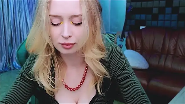 CarolineDjein online show from November 2025 04:29:01 PM