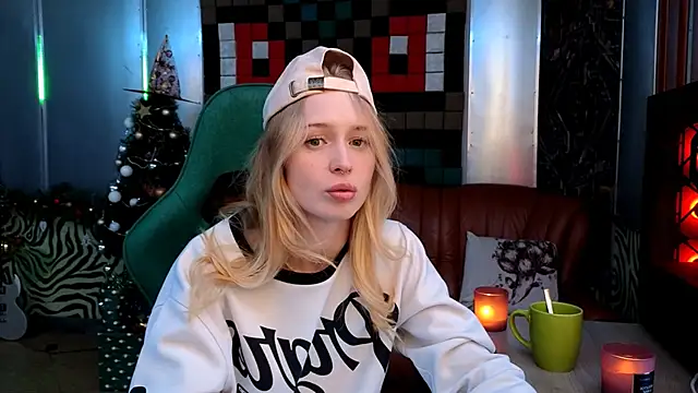 CarolineDjein online show from December 2025 06:27:01 PM