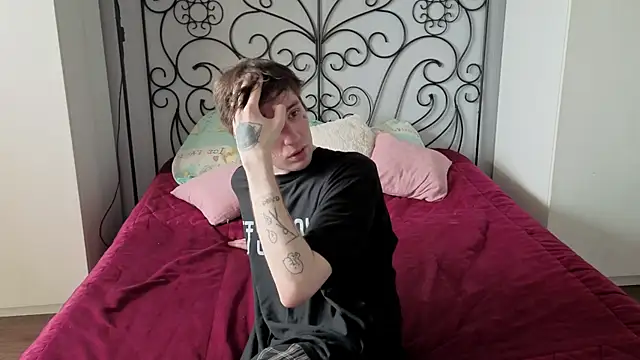 Danny loves Mary online show from May 2026 02:06:02 AM
