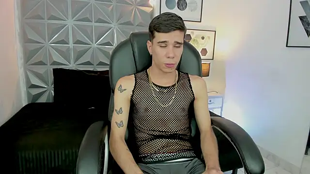 Snapshot of Gabo_white1 chatting on December 2025 02:11:01 PM Gabo white1 online show from December 2025 02:11:01 PM