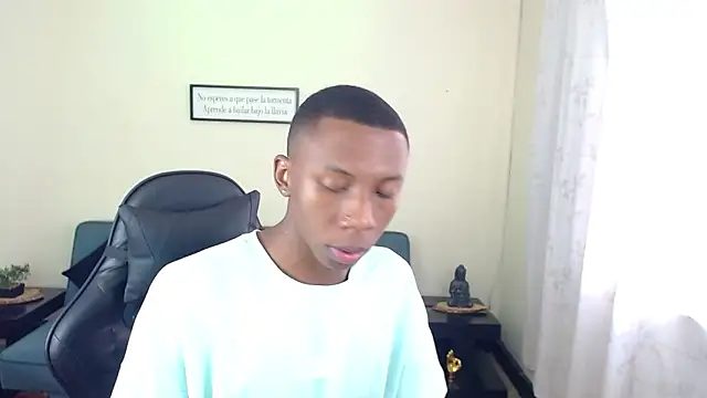 Snapshot of Miilo18 chatting on December 2025 09:09:01 PM Miilo18 online show from December 2025 09:09:01 PM