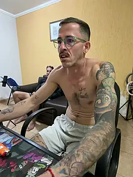 Lucasjandre online show from June 2026 02:39:01 AM