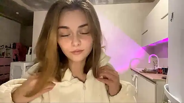 GeralynChiszar online show from November 2025 08:13:02 PM