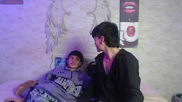 axel milo kairo and noa online show from December 2025 03:41:02 PM