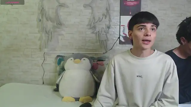 axel milo kairo and noa online show from January 2026 01:49:02 PM