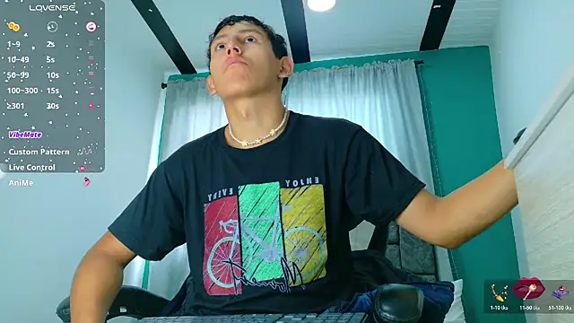 FelipeGonzalezz online show from December 2025 12:36:02 PM