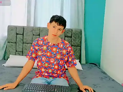 FelipeGonzalezz online show from December 2025 01:07:01 PM