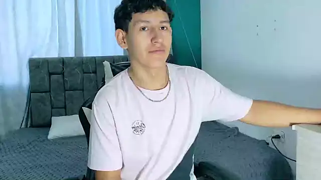 FelipeGonzalezz online show from February 2026 12:42:02 PM