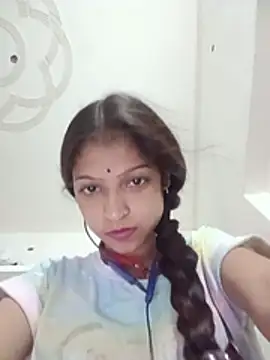 Mohnicute online show from June 2026 06:40:01 PM