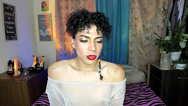 Angel White25 online show from May 2026 01:33:01 AM