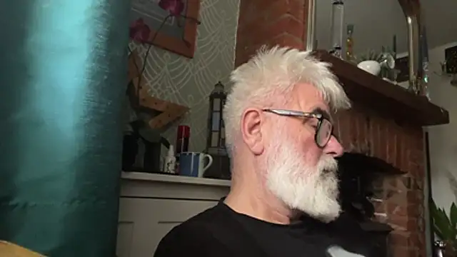 Snapshot of LeatherSdaddy chatting on November 2025 10:07:01 AM LeatherSdaddy online show from November 2025 10:07:01 AM