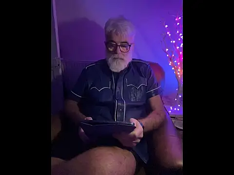 Snapshot of LeatherSdaddy chatting on January 2026 02:06:02 AM LeatherSdaddy online show from January 2026 02:06:02 AM