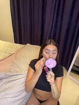 lauren clauz online show from November 2025 12:22:01 AM