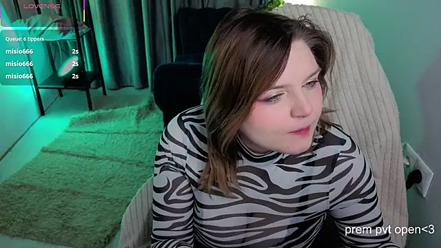 RacieBroom online show from January 2026 10:14:02 PM