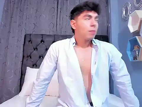 Dereck delaVega online show from April 2026 08:32:01 PM