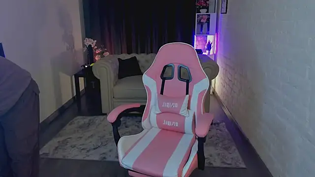 Elizabeth Walson online show from February 2026 09:57:01 PM